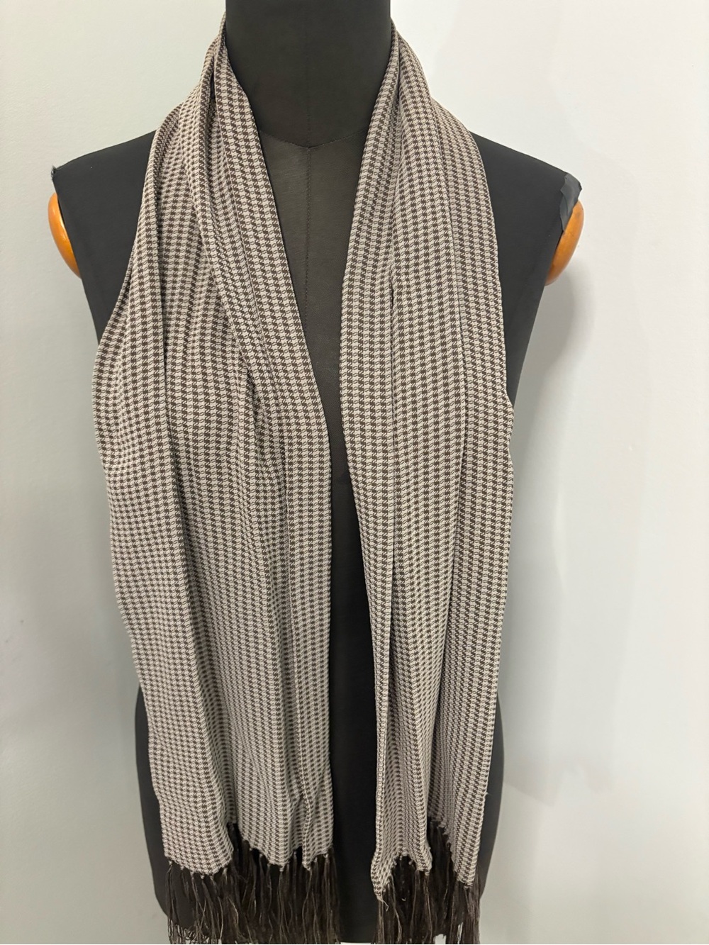 Armani Classic Houndstooth Fringe Scarf - Beige and Brown